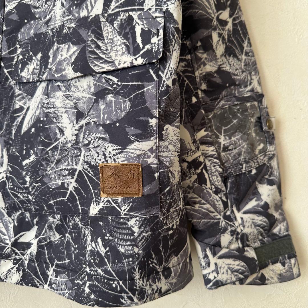 ONYONEスキースノボー雪山ウェア　上下セットメンズ身長180 LL？