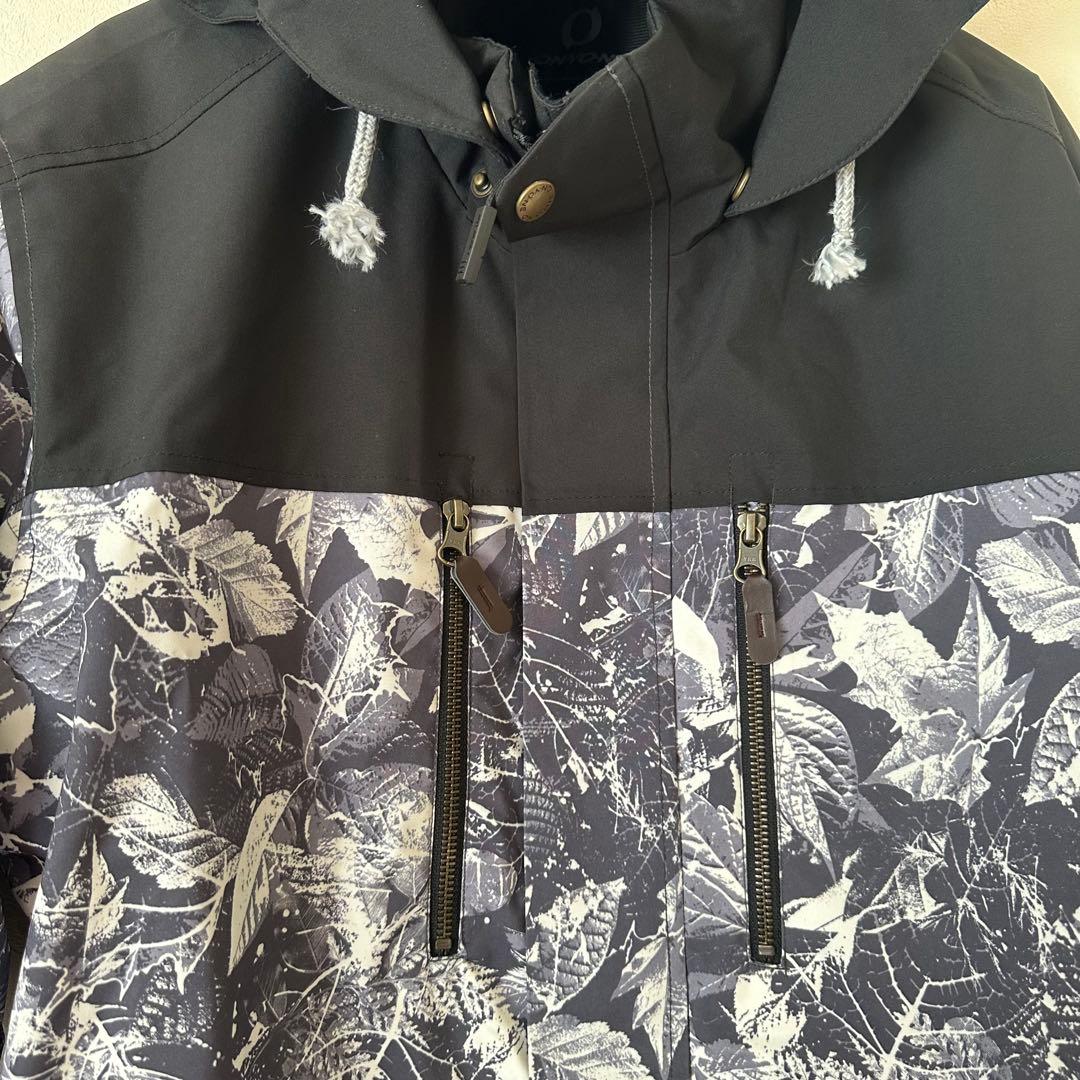 ONYONEスキースノボー雪山ウェア　上下セットメンズ身長180 LL？