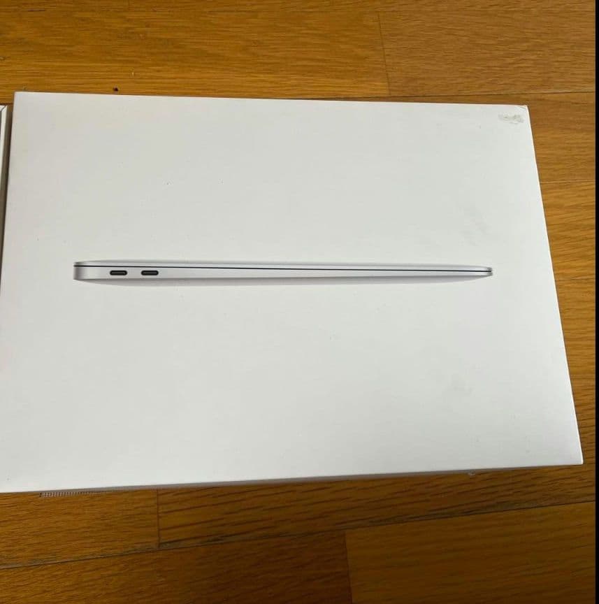 Apple M1チップ搭載13インチMacBook air シルバー 薄型