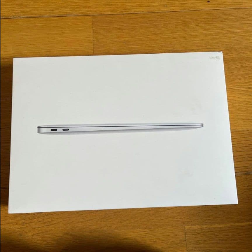 Apple M1チップ搭載13インチMacBook air シルバー 薄型