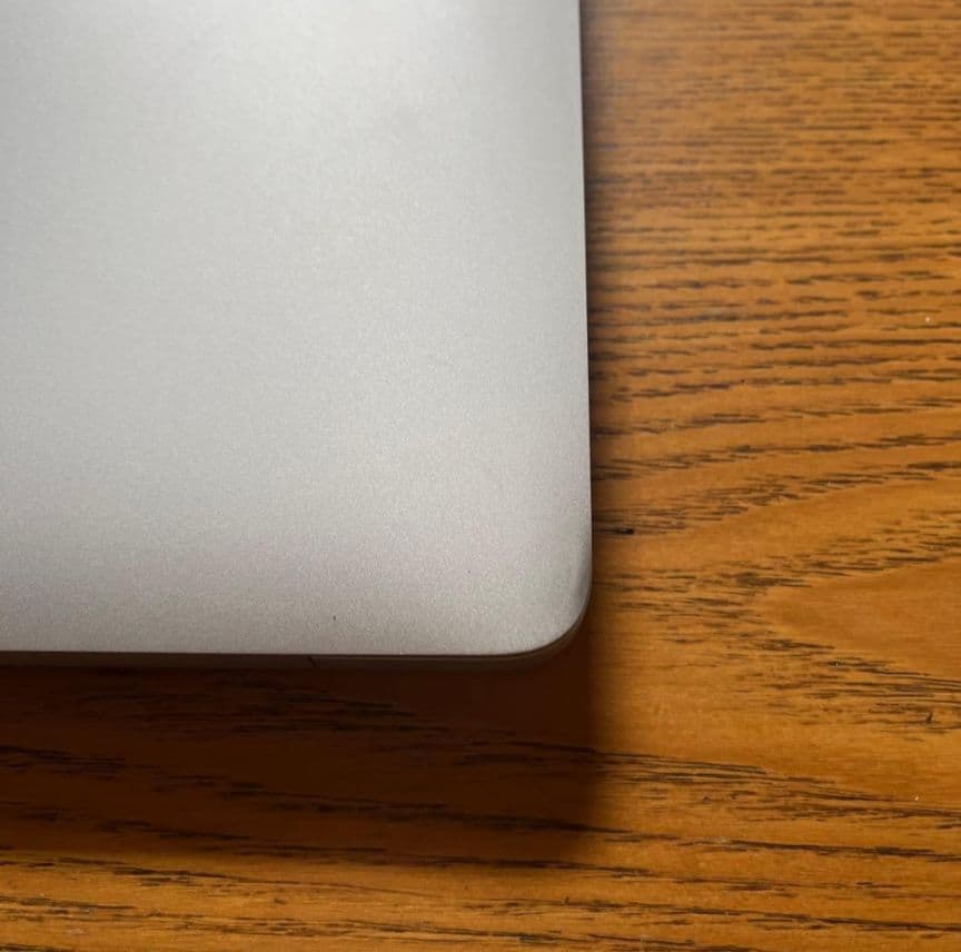 Apple M1チップ搭載13インチMacBook air シルバー 薄型