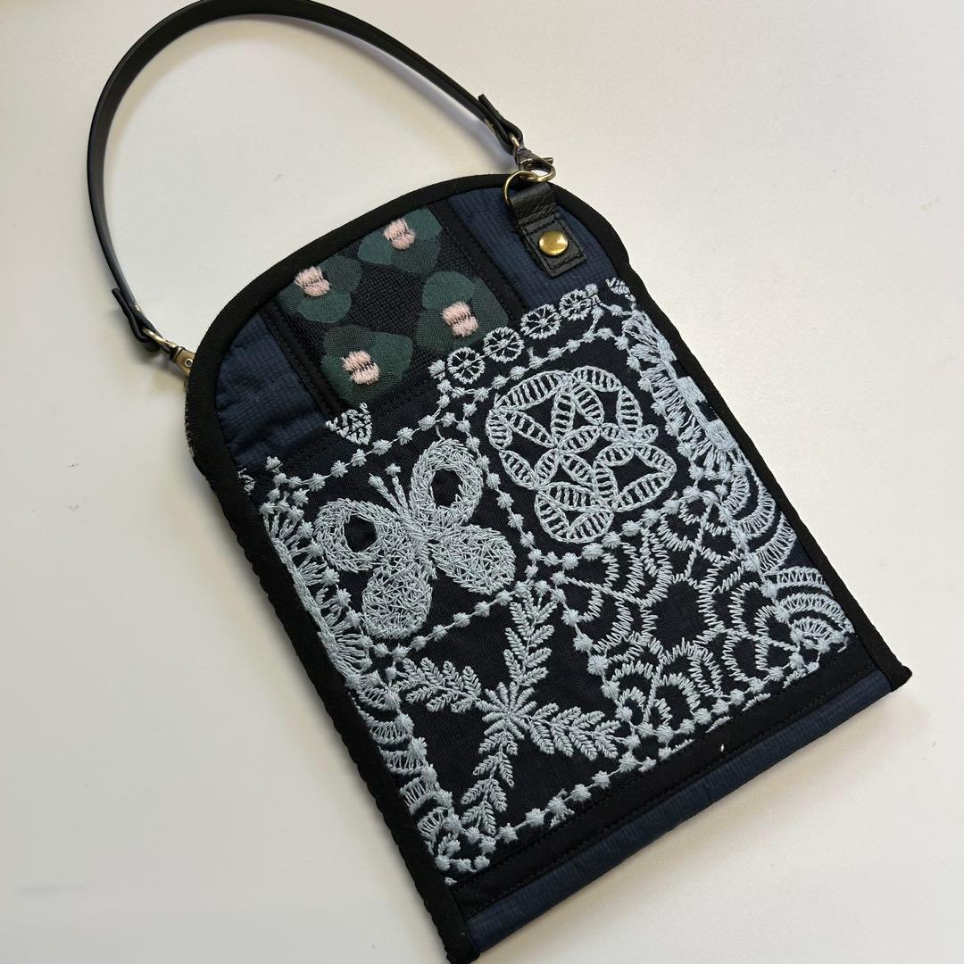 ミナペルホネン　スマホポーチ　キルト　papurikko ネイビー