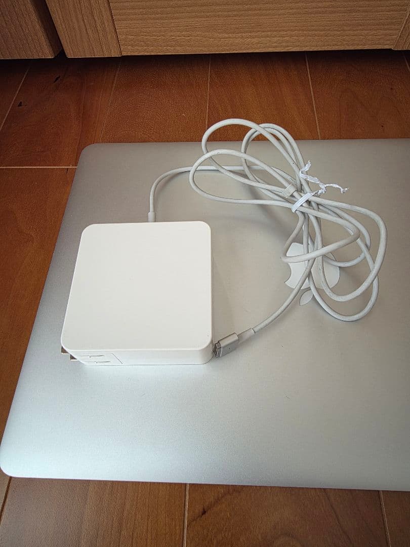 t*0様 Apple MacBook Pro シルバー