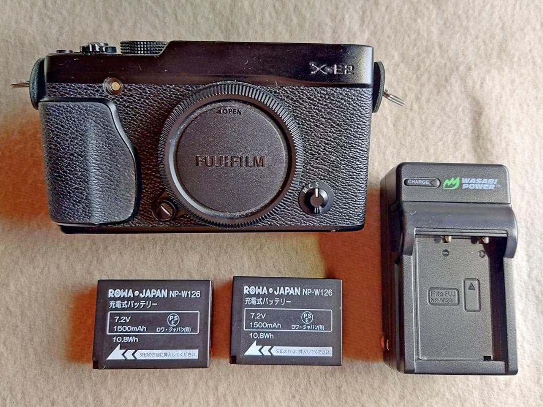 Fujifilm X-E2 ミラーレス本体とバッテリー2個と充電器