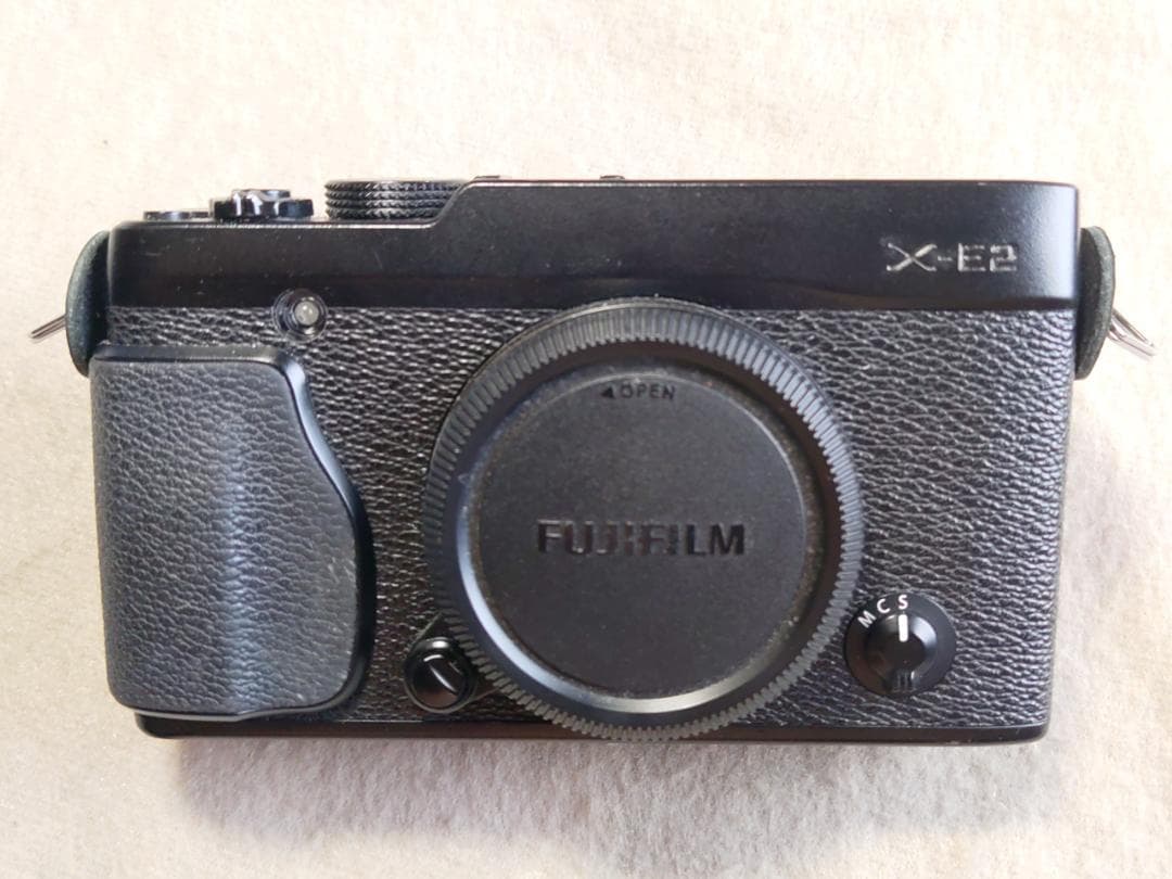 Fujifilm X-E2 ミラーレス本体とバッテリー2個と充電器