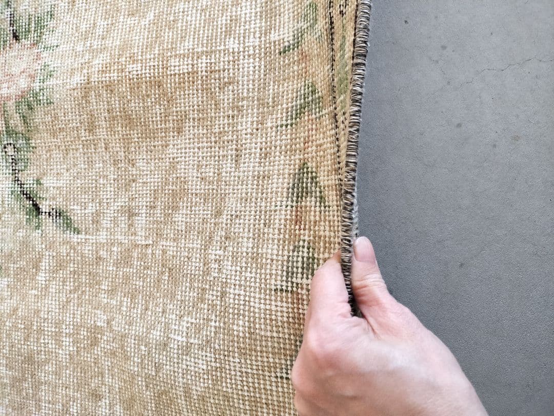 大判/ベージュベース淡いくすみピンクのローズガーデンラグ　No.739