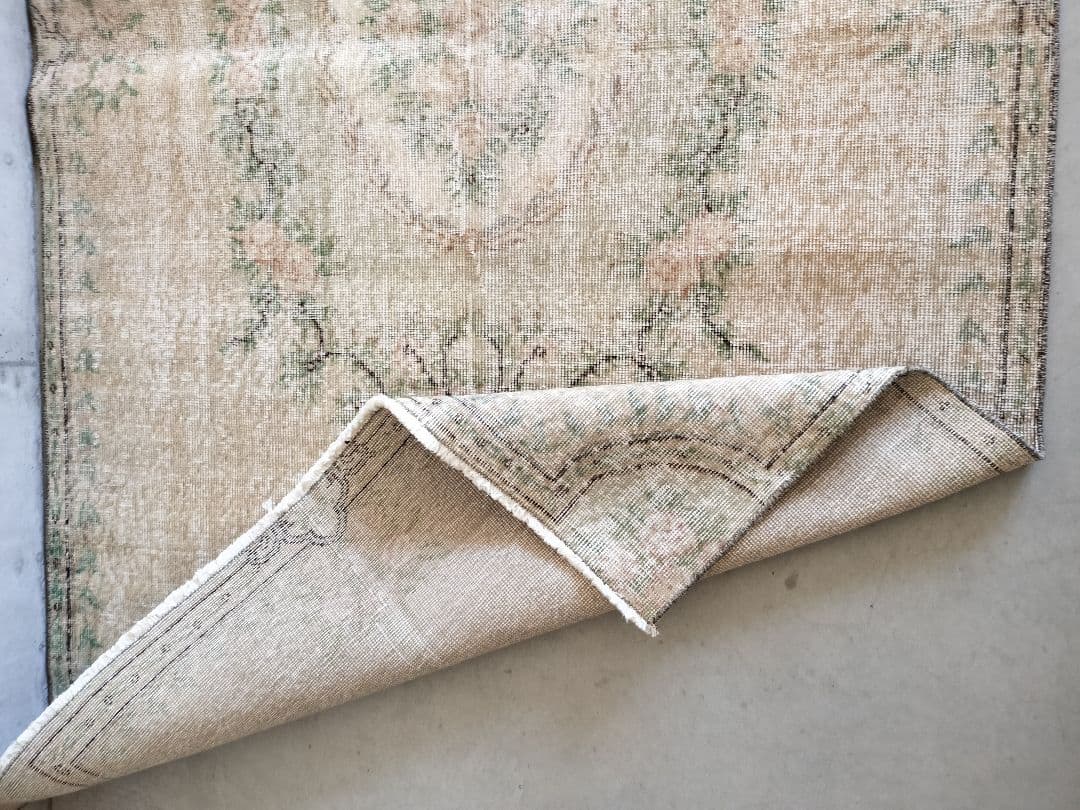 大判/ベージュベース淡いくすみピンクのローズガーデンラグ　No.739