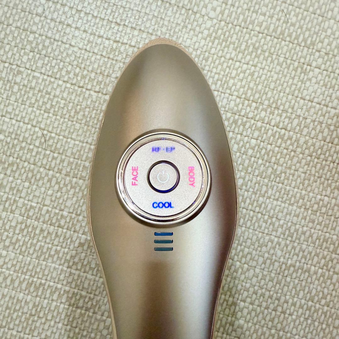 IKKOさんプロデュース MEラボンエクラ／美顔器 ECL-01