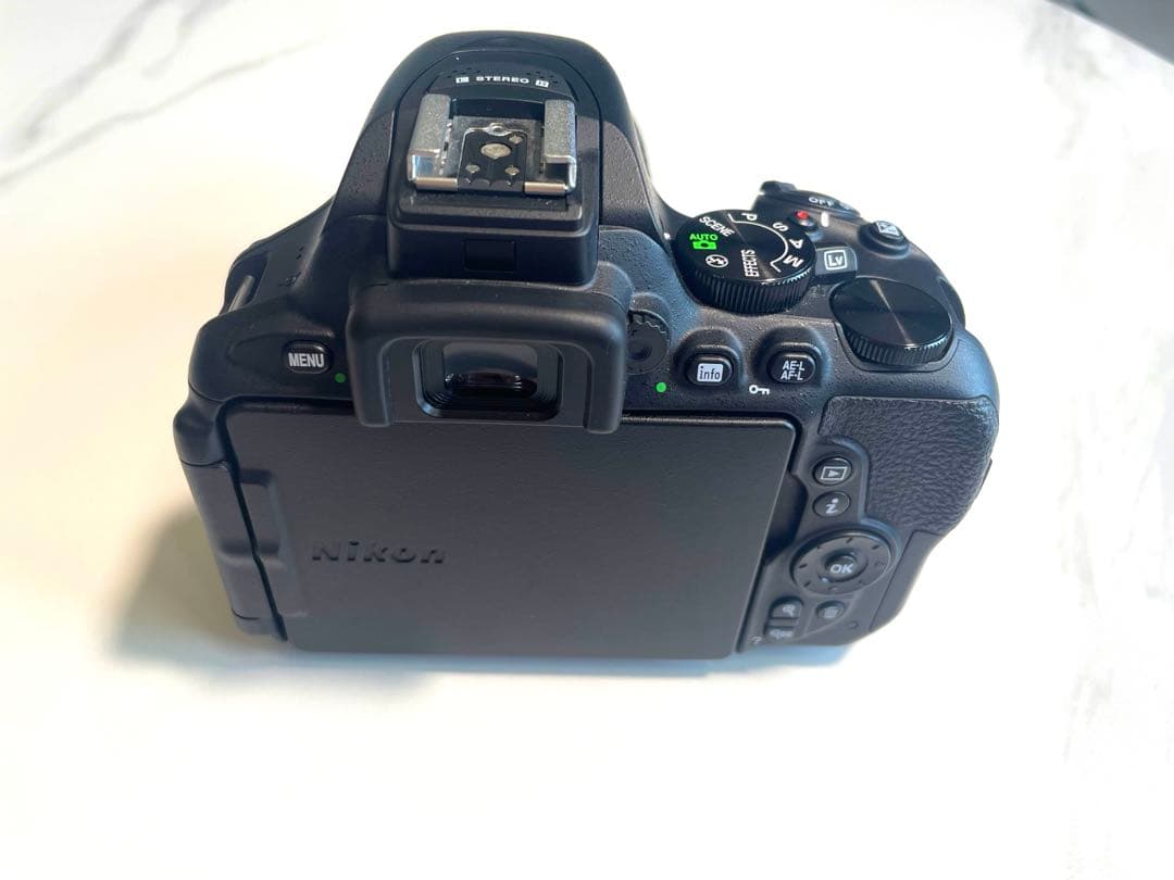 [美品]Nikon一眼カメラ D5600ダブルズームキット　ショット数1248枚