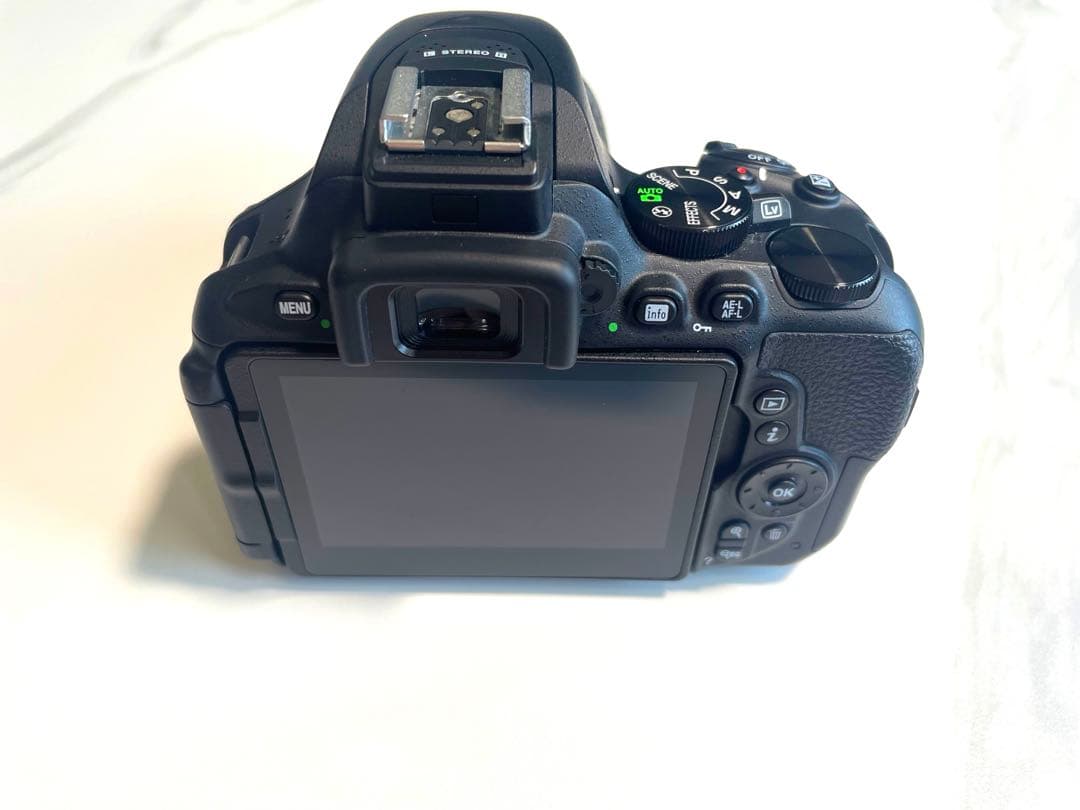 [美品]Nikon一眼カメラ D5600ダブルズームキット　ショット数1248枚