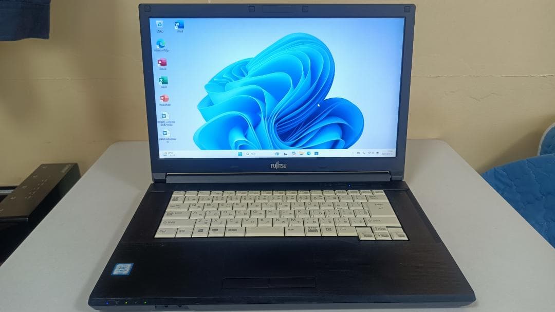 ⭐️ノートパソコンFUJITSU第六世代Core i5 SSD256Gメモリ8G