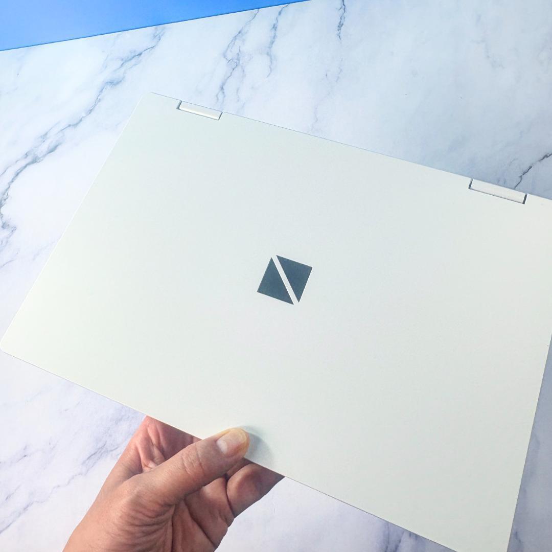 【★1台限り★】軽量コンパクト！SSDで快速・Win11・ホワイトノートパソコン