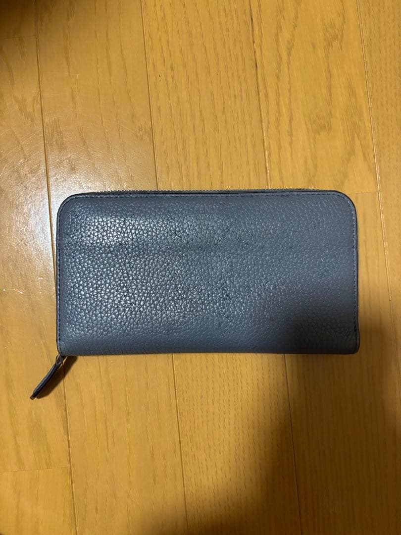 FENDI ピーカブー長財布
