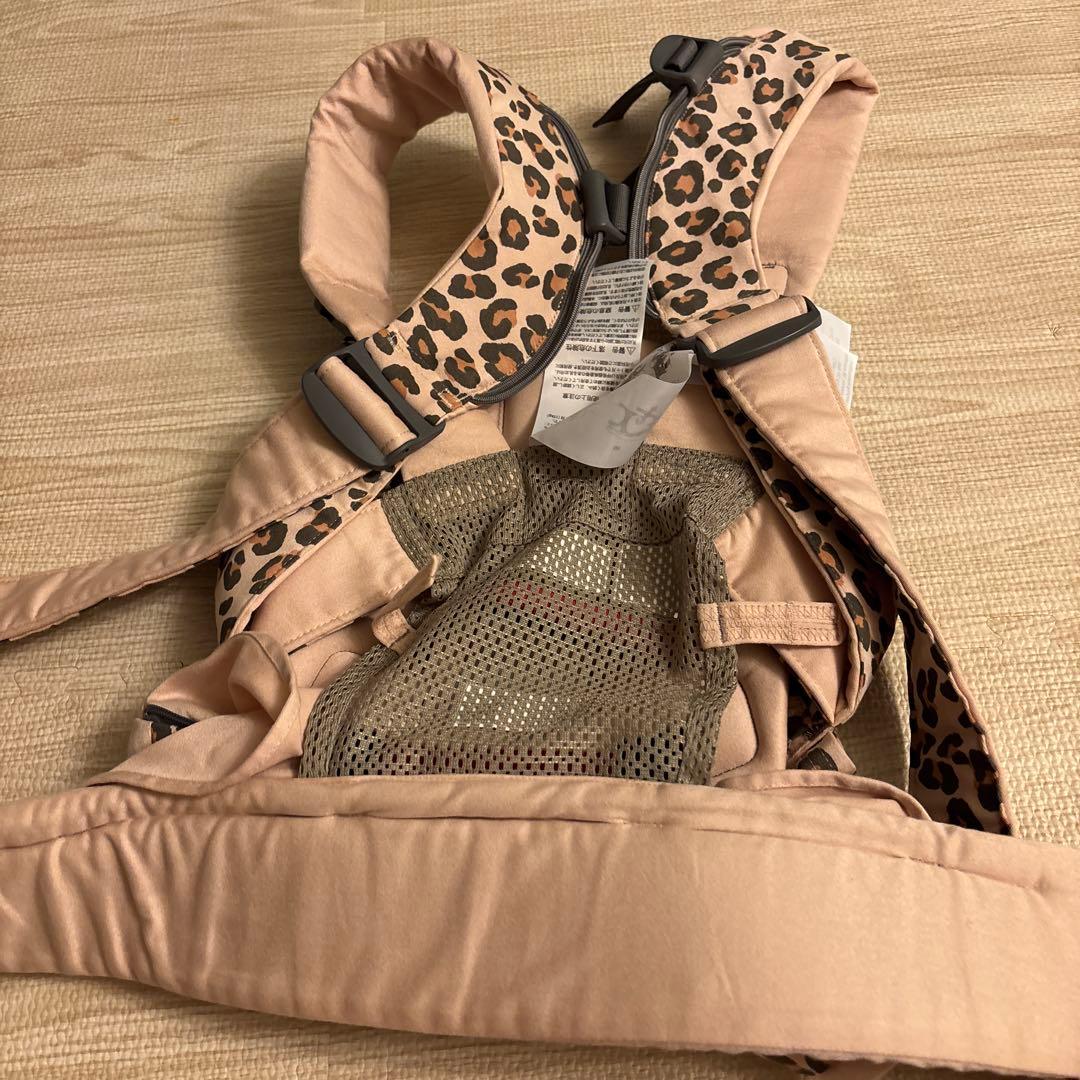 限定カラー、BABYBJÖRN ヒョウ柄 抱っこ紐