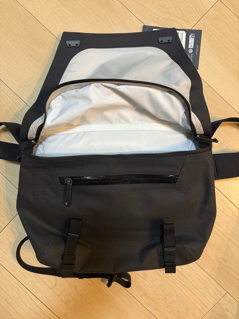 Arc'teryx メッセンジャーバッグ ブラック