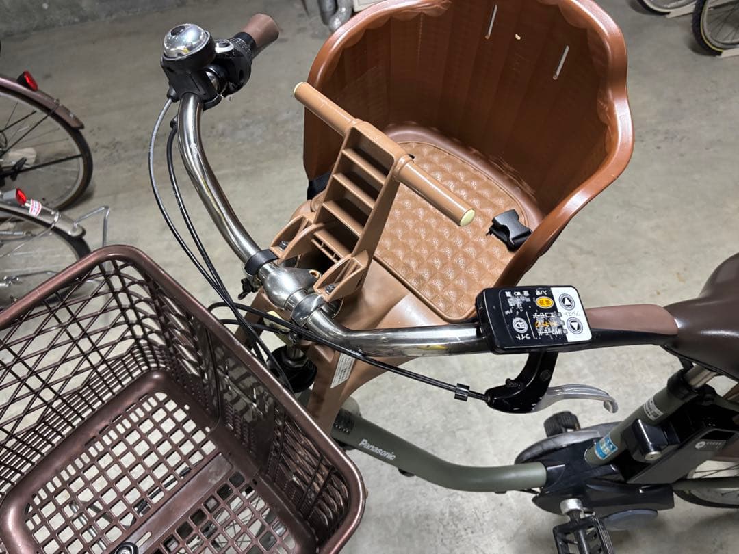 川崎駅まで引き取り限定　電動アシスト自転車 チャイルドシート付き ダークグリーン