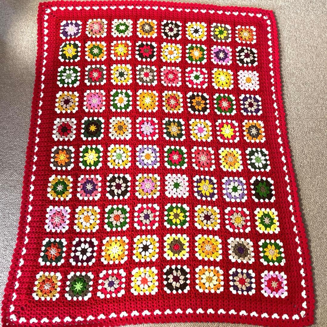 グラニースクエア ❤️周りのハートが可愛い赤いカラフルブランケット