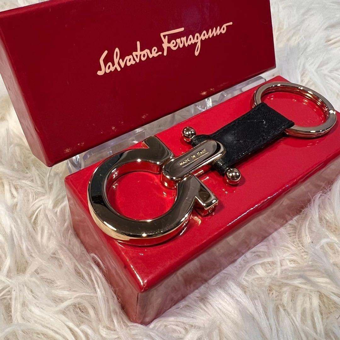 未使用品 イタリア製 サルヴァトーレフェラガモ キーリング ガンチーニ ブラック