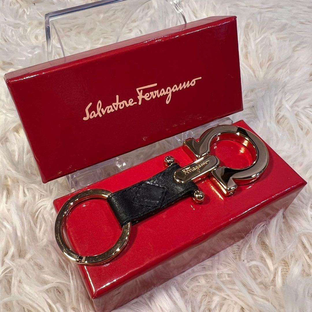 未使用品 イタリア製 サルヴァトーレフェラガモ キーリング ガンチーニ ブラック