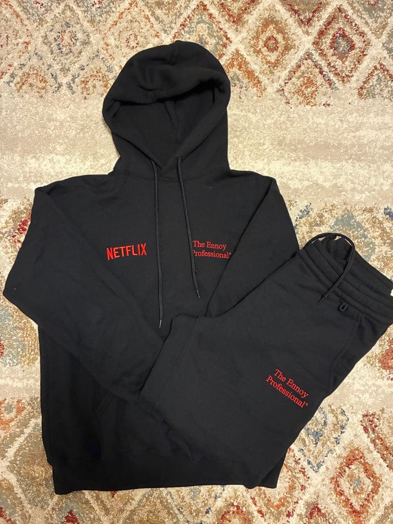 Ennoy × Netflix スウェットセットアップ