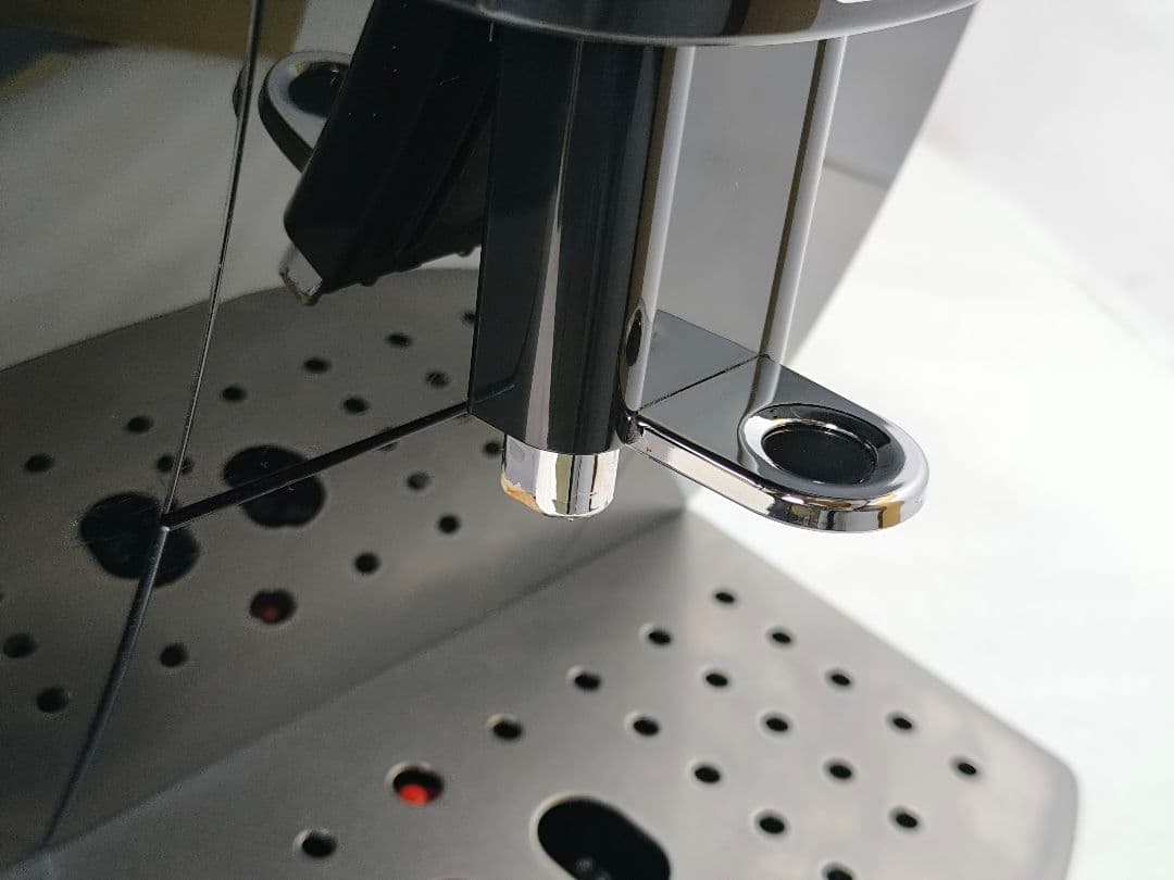 デロンギ　コンパクト全自動コーヒーマシンマグニフィカS ECAM22112B　2