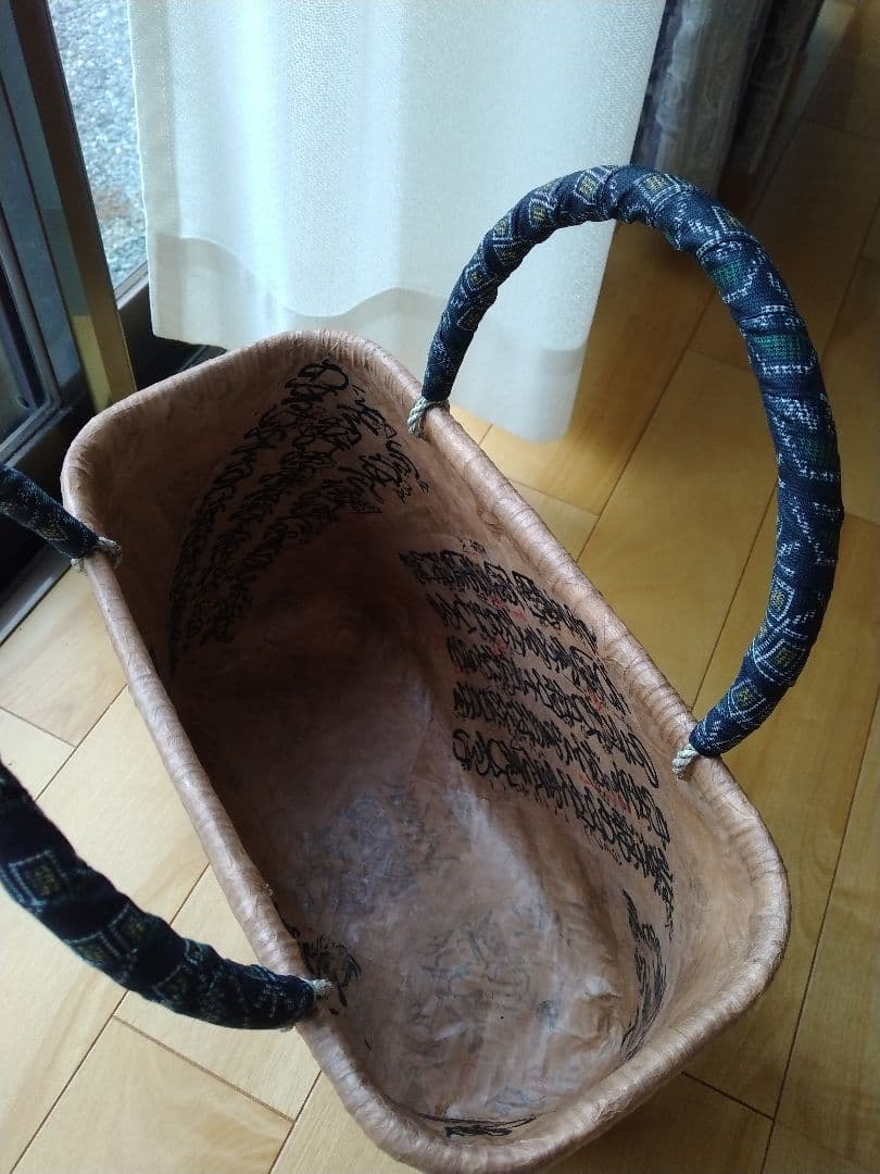 切り絵の一閑張り「強面の猫」