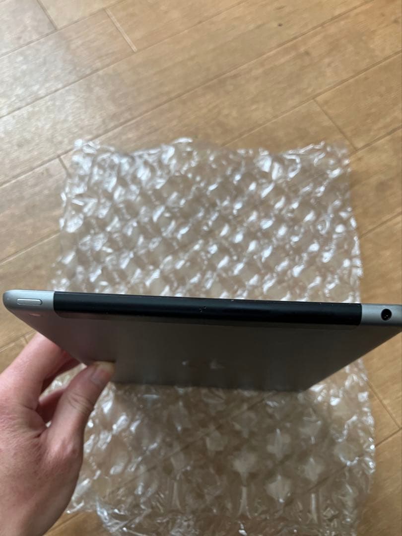 Apple iPad第6世代　Wi-Fi+Cellularモデル A1954