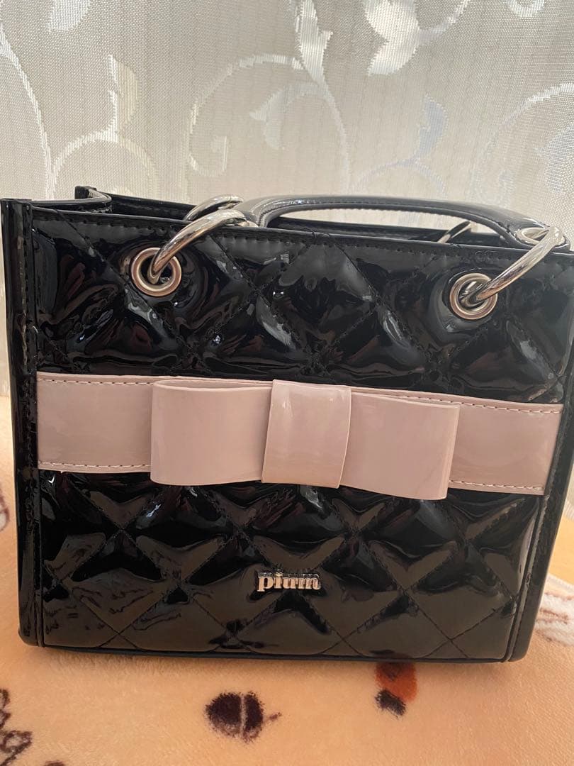 pium エナメルリボン付きバッグ