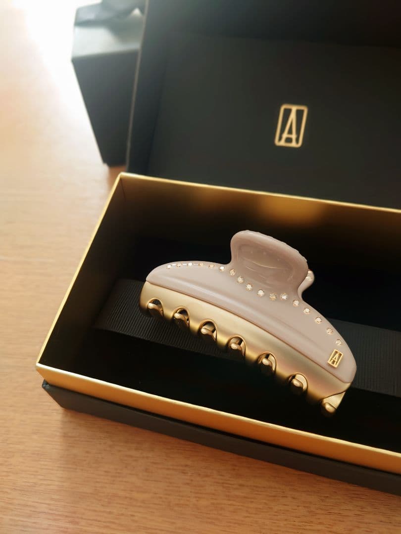 アレクサンドルドゥパリ スワロフスキー ヴァンドームクリップ ベージュ