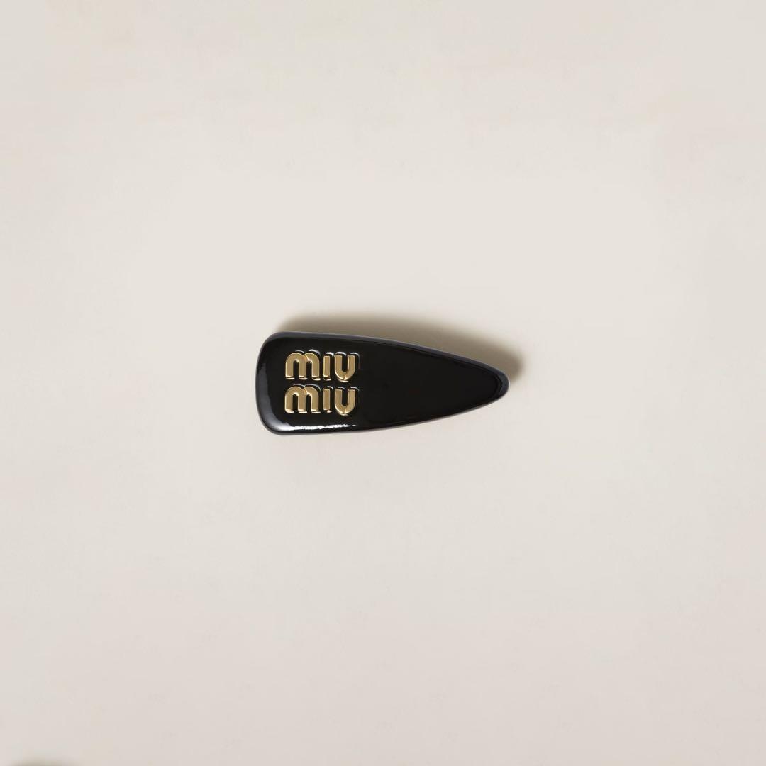 MIU MIU ロゴ入り ブラックヘアクリップ