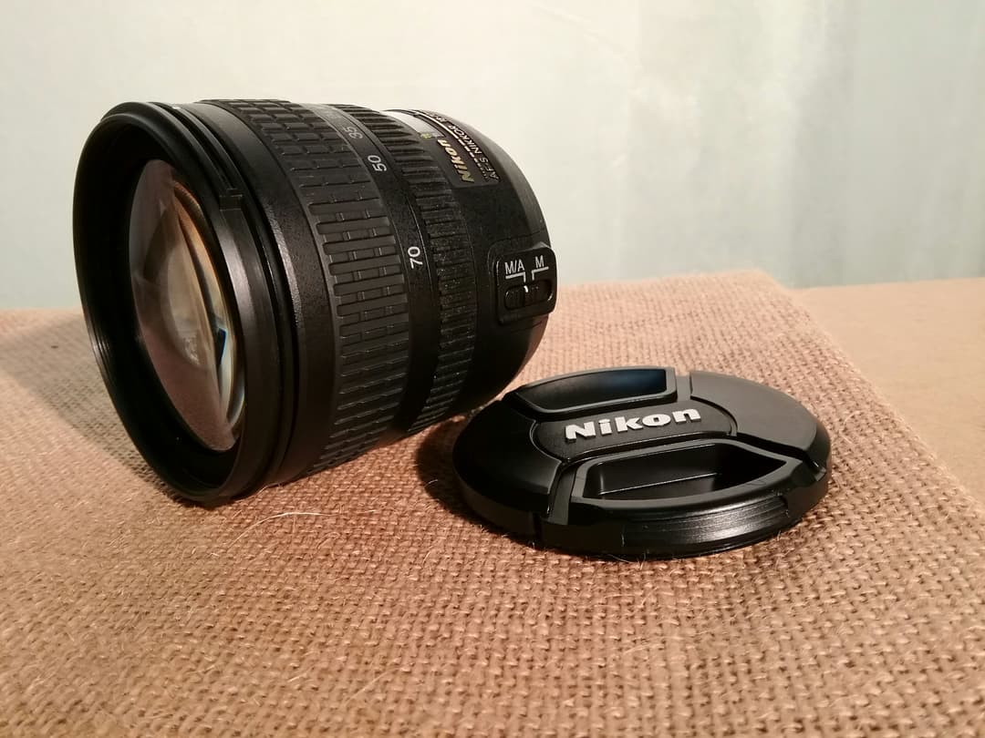 Nikon、AF-S,18～70ミリ、G,ED,DX,nikkor