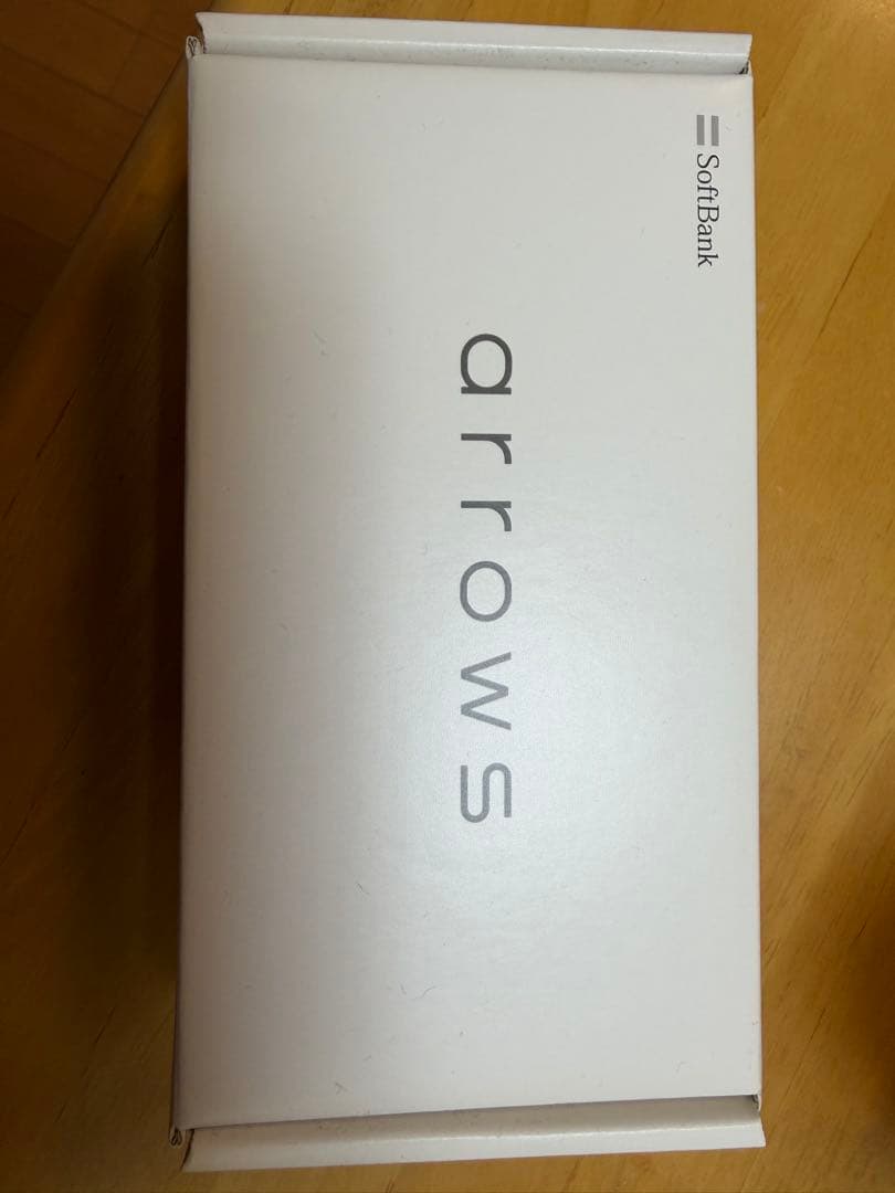 arrows スマートフォン ホワイト 本体