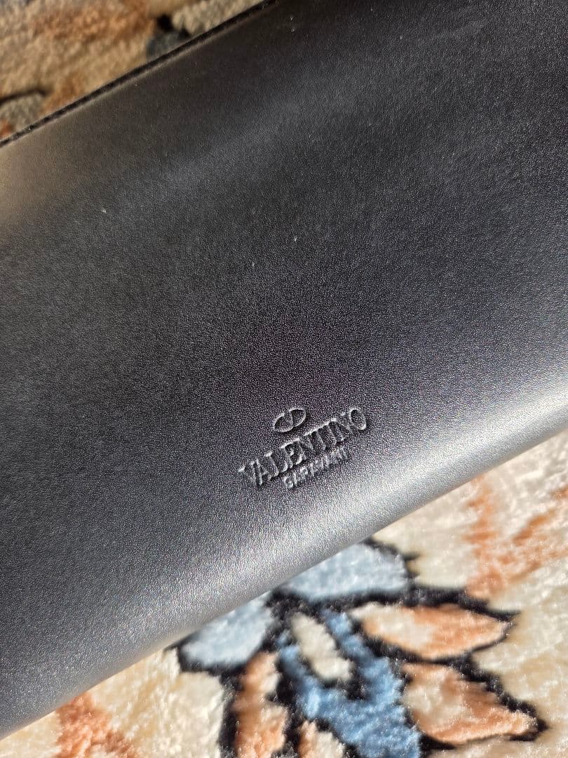 VALENTINO ロゴ入り レザー長財布　クリスマス限定セール