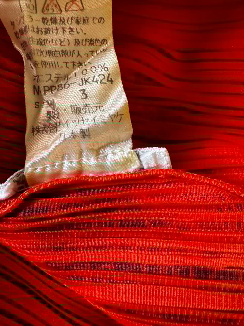 プリーツプリーズ　長袖トップス　花柄