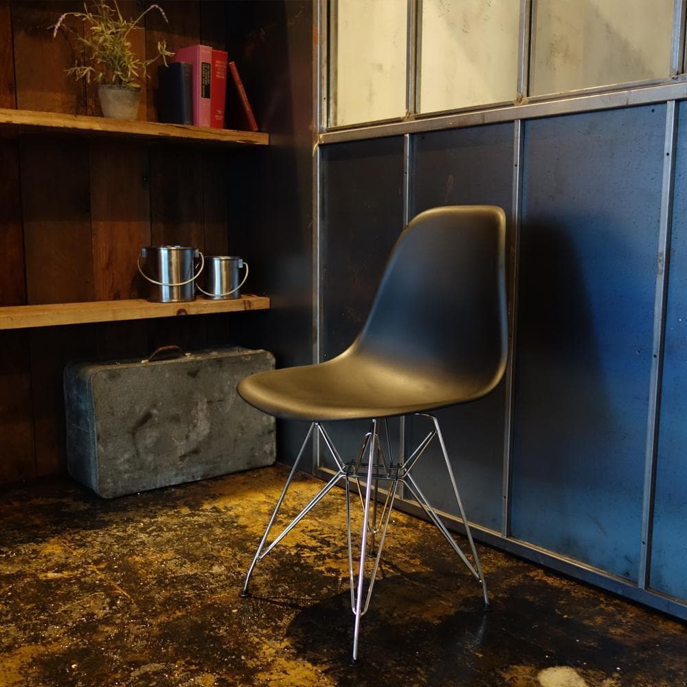 ケンさん イームズ DSR シェルチェアー ブラックとオレンジ、2点セット