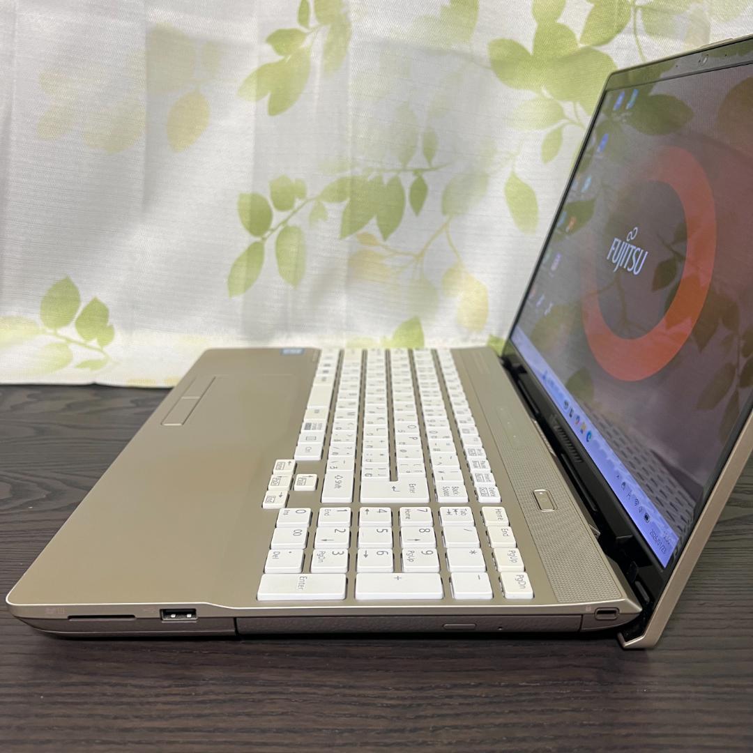 富士通 LIFEBOOK✨SSD240GB☆メモリ8GB☆Core i3