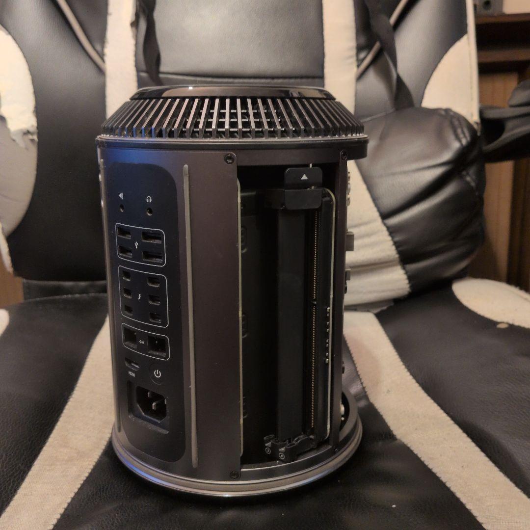 Apple Mac Pro (Late 2013) 本体①