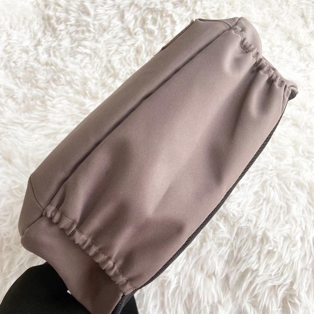 極美品 AYANOKOJI がま口ポシェット型ボディバッグ グレージュ