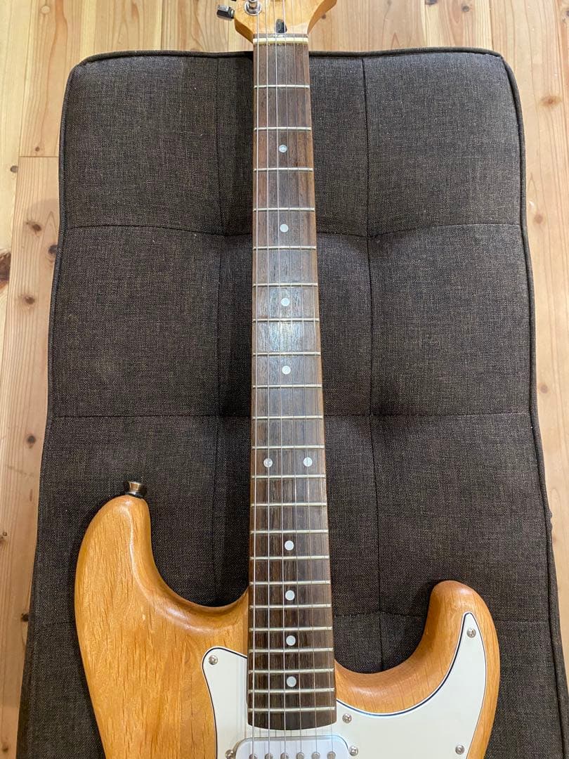 ストラトキャスター ナチュラルフィニッシュ