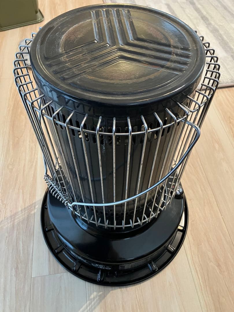 円筒形ストーブ 黒 金属ガード付き