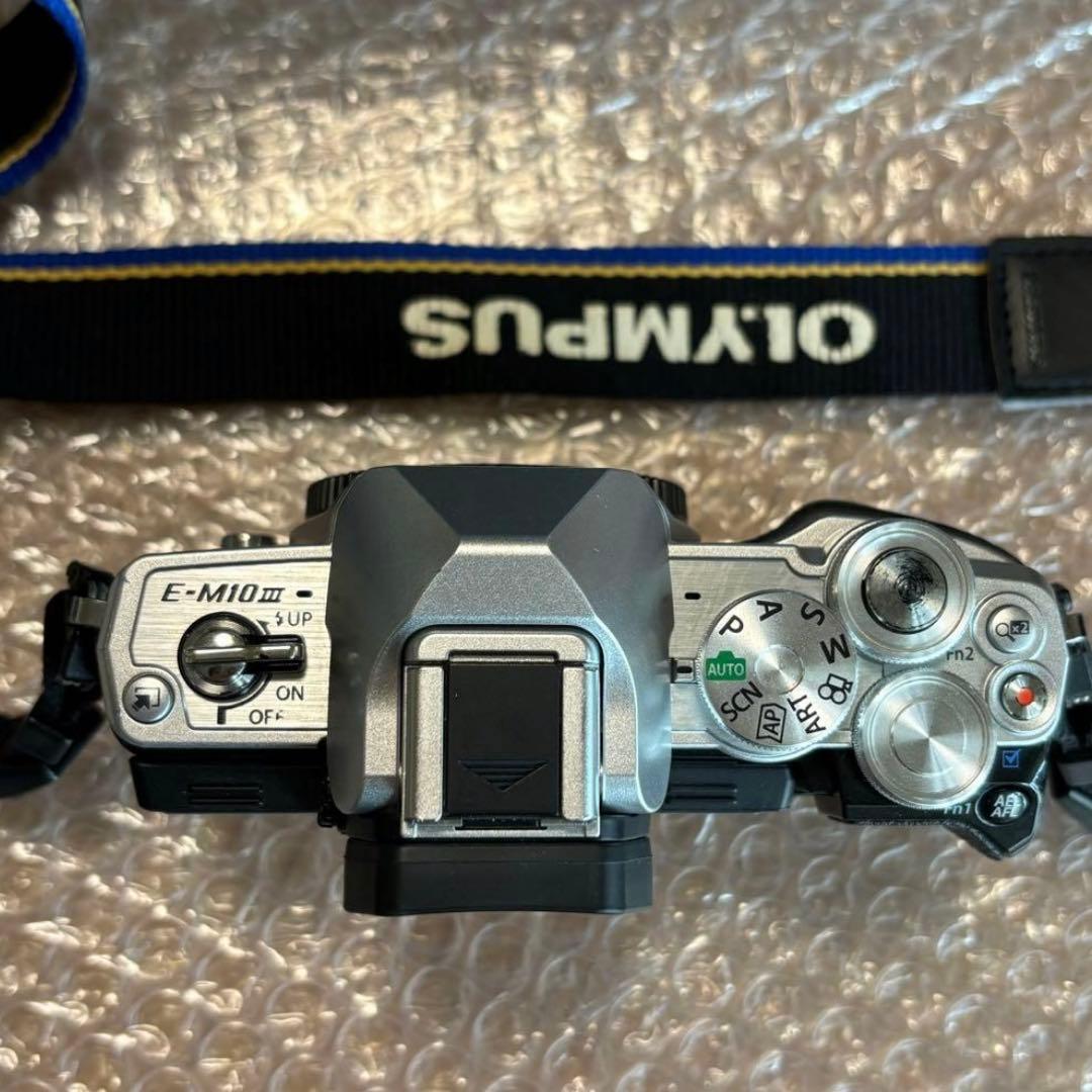 OM-D E-M10 Mark ||| EZ ダブルズームキット シルバー