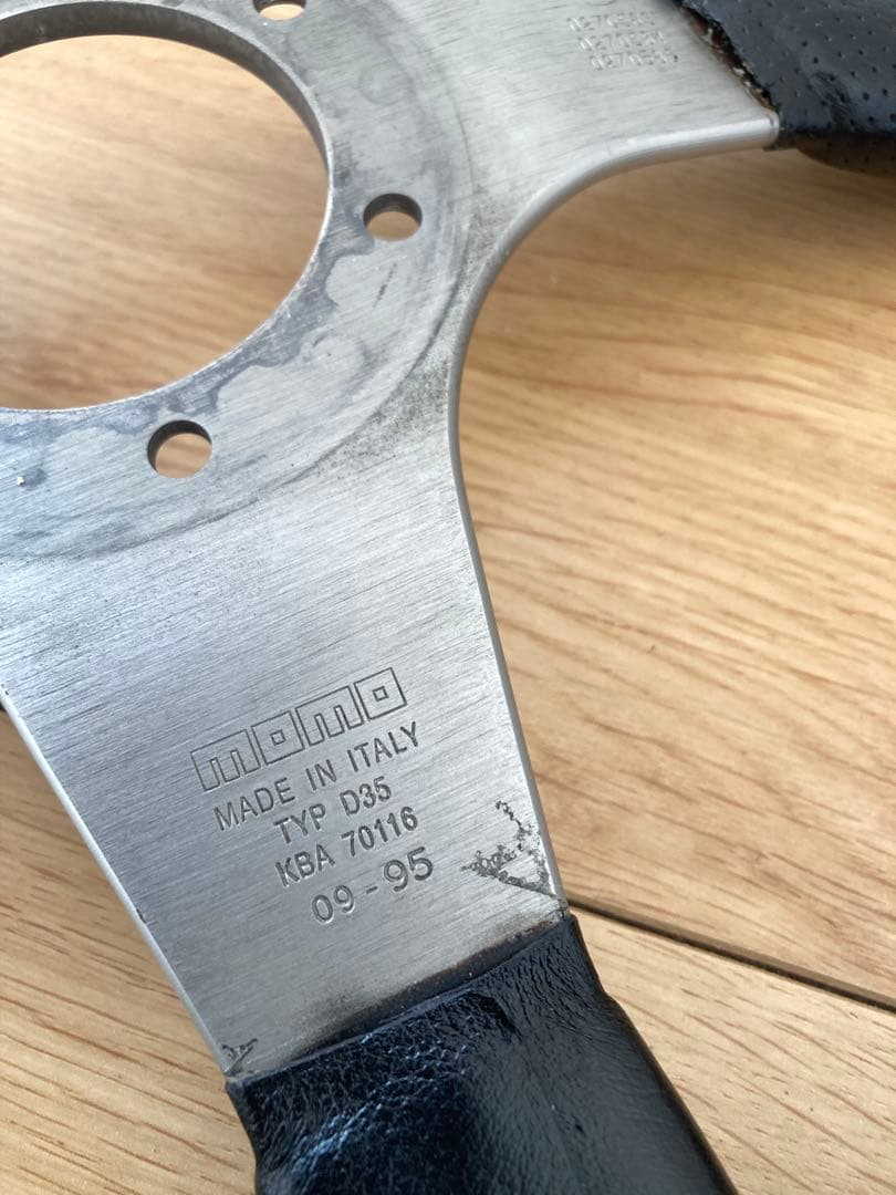 MOMO ステアリング　JA11ジムニー用ボス付き