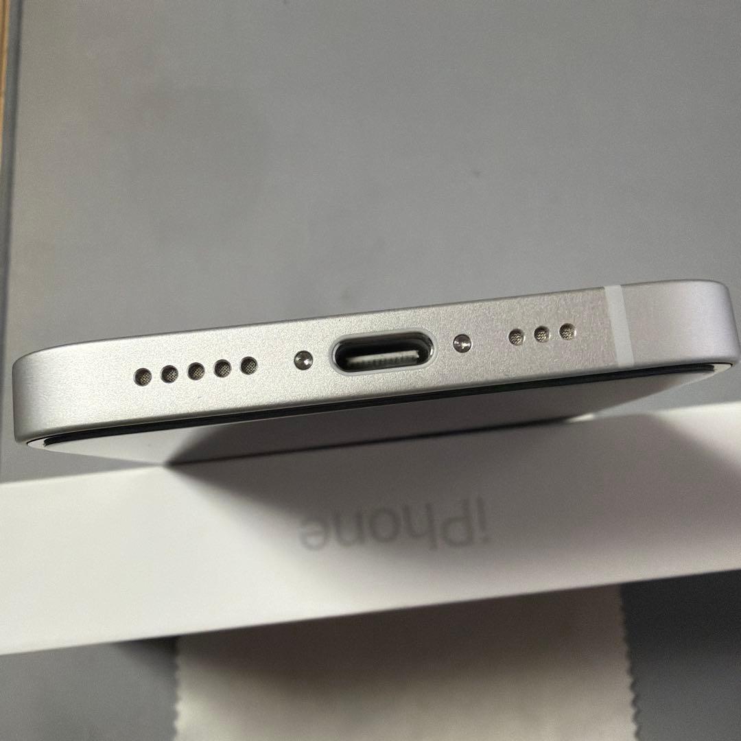【美品】Apple iPhone16e 128GB ホワイト 充放電約50回