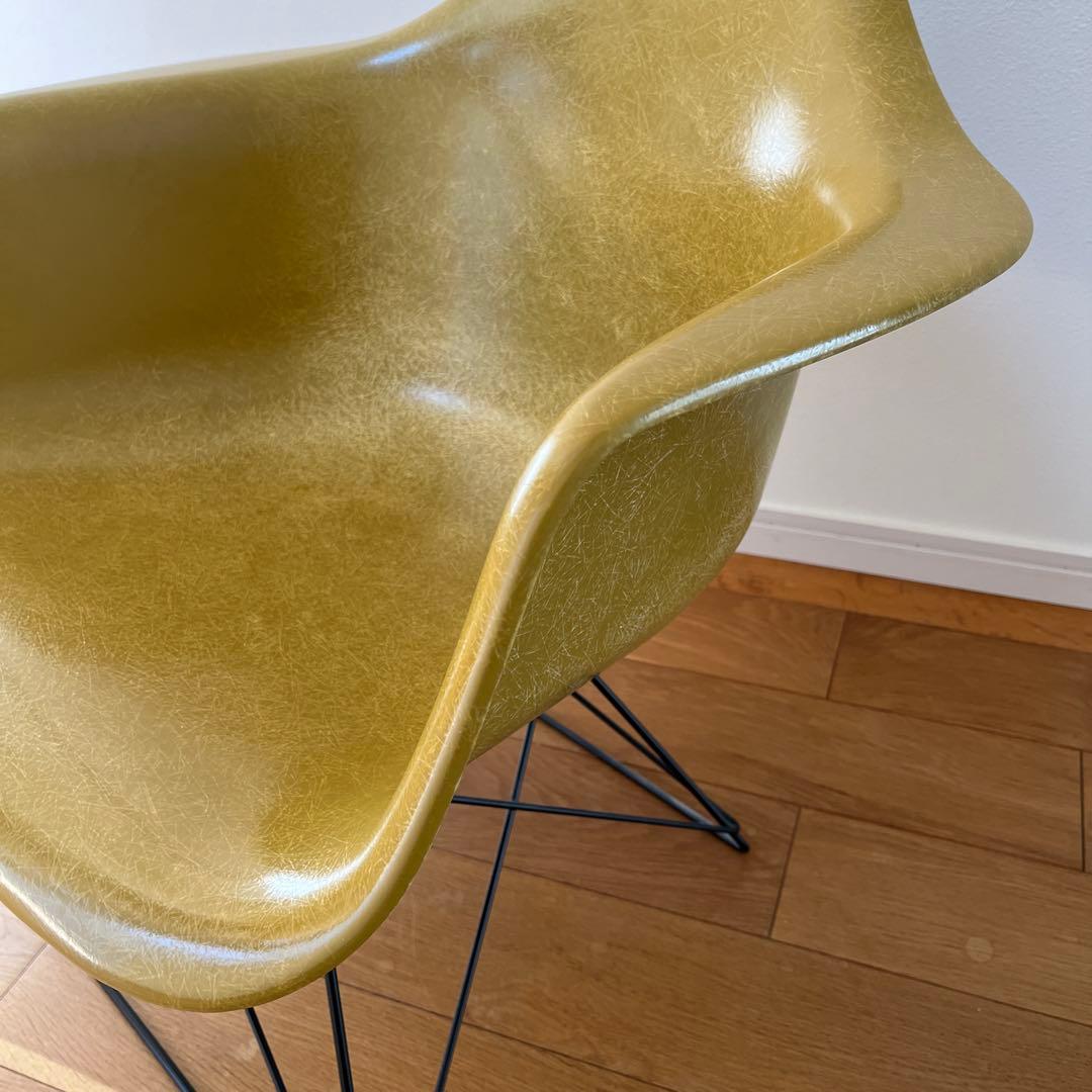 モダニカ　イームズ アームシェルチェア