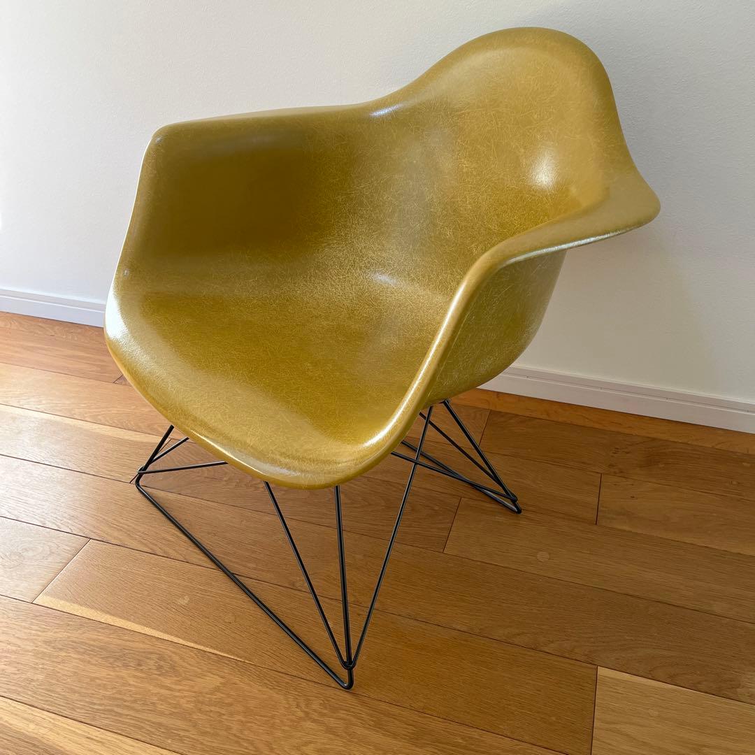 モダニカ　イームズ アームシェルチェア