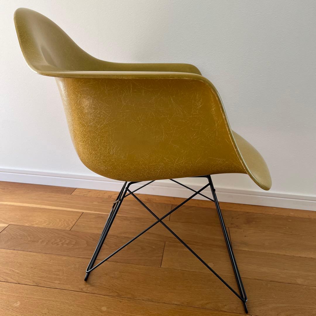 モダニカ　イームズ アームシェルチェア
