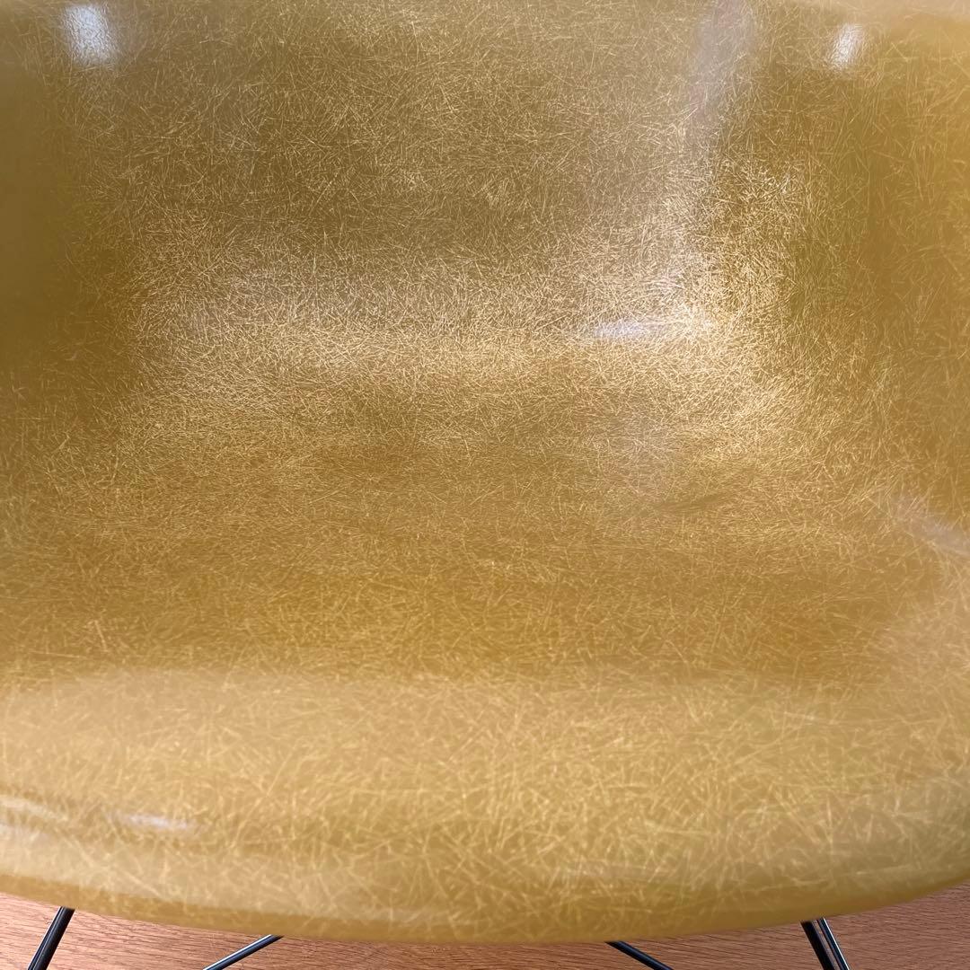 モダニカ　イームズ アームシェルチェア