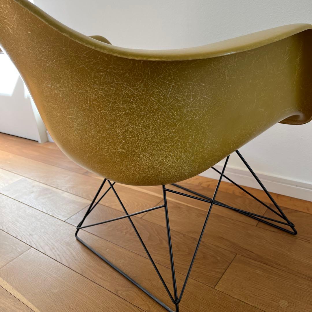 モダニカ　イームズ アームシェルチェア