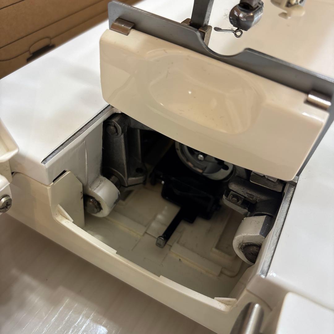 JUKI　SPUR25DX・フットコン+糸切装置・押え多数・大型テーブル・レバー