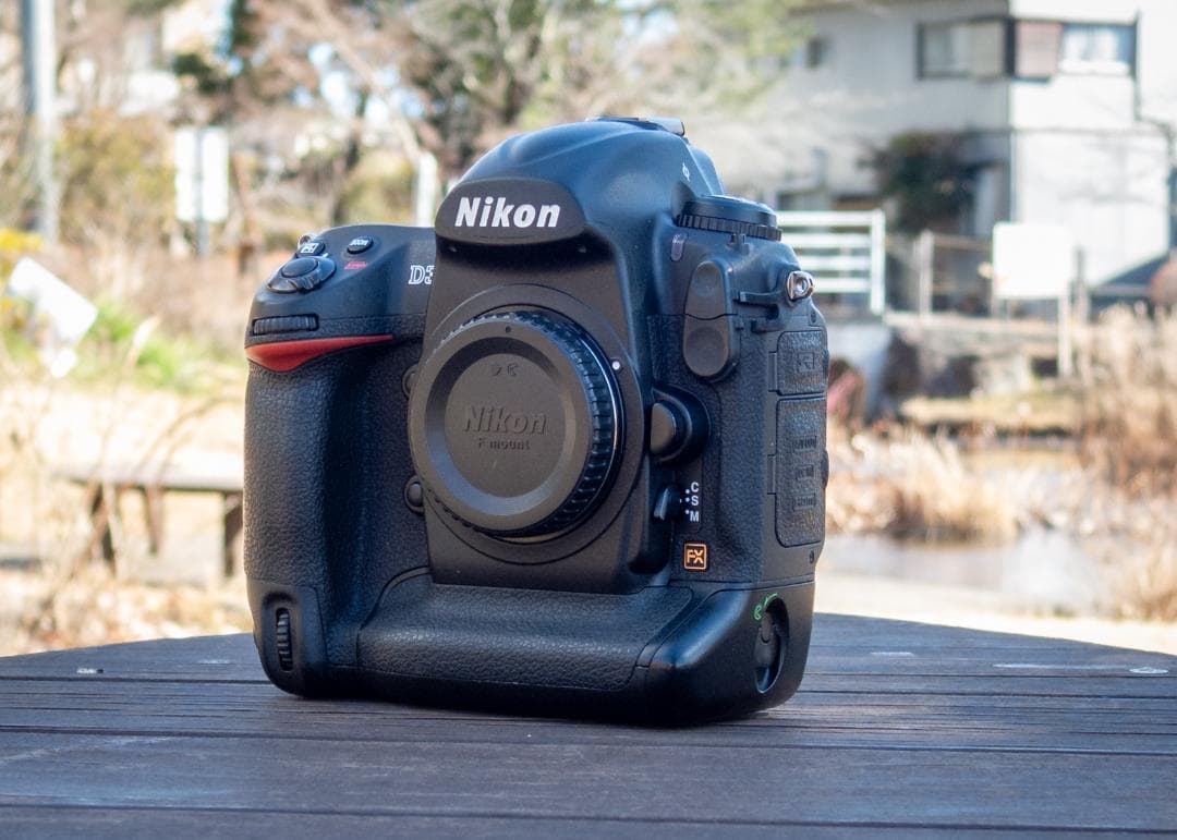 象徴的なNikon D3 – FX DSLR (2,320 回の作動!)